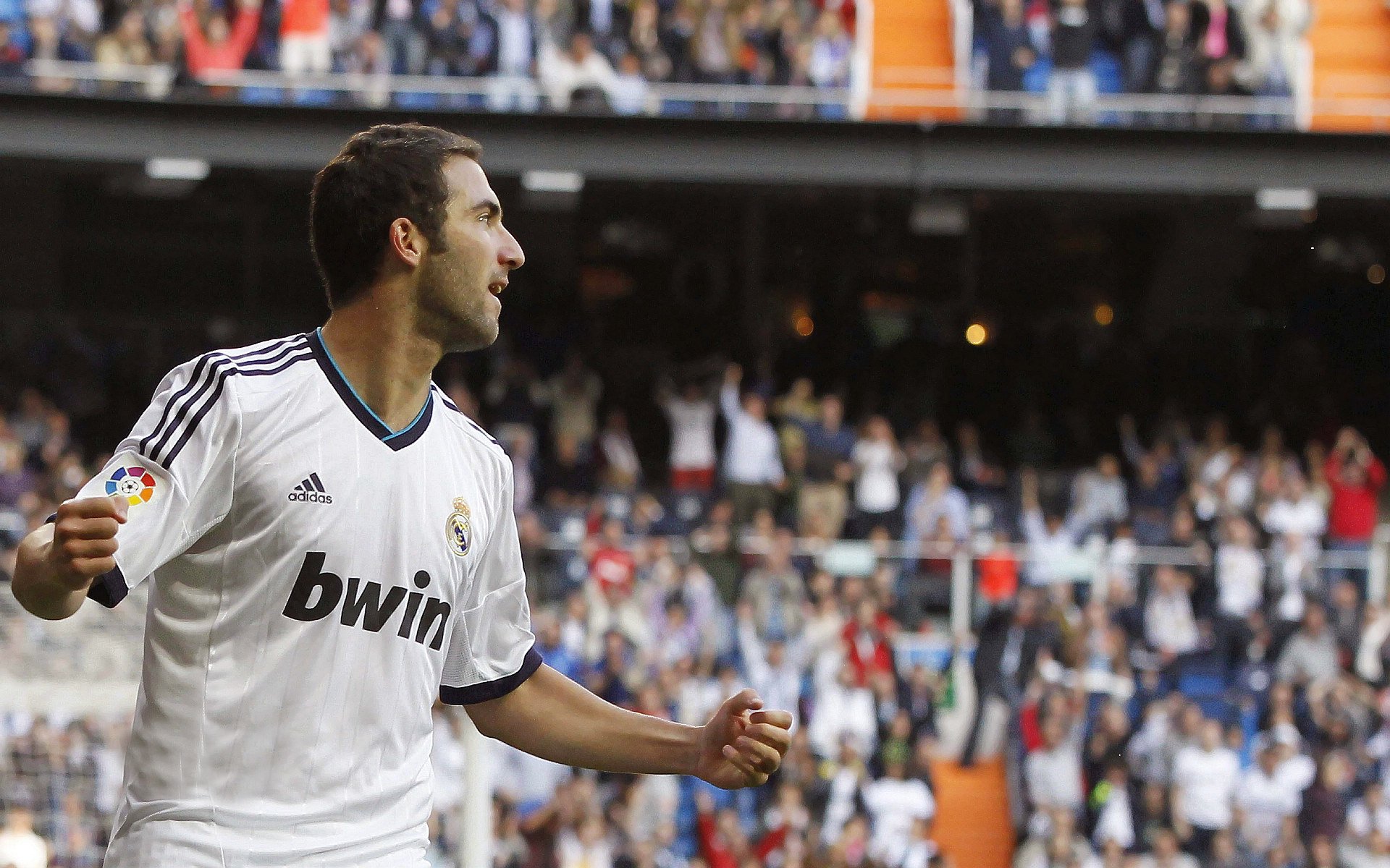 开云足球直播-橙衣风暴席卷欧陆，荷兰横扫克罗地亚，莱万高光表现再证王者本色